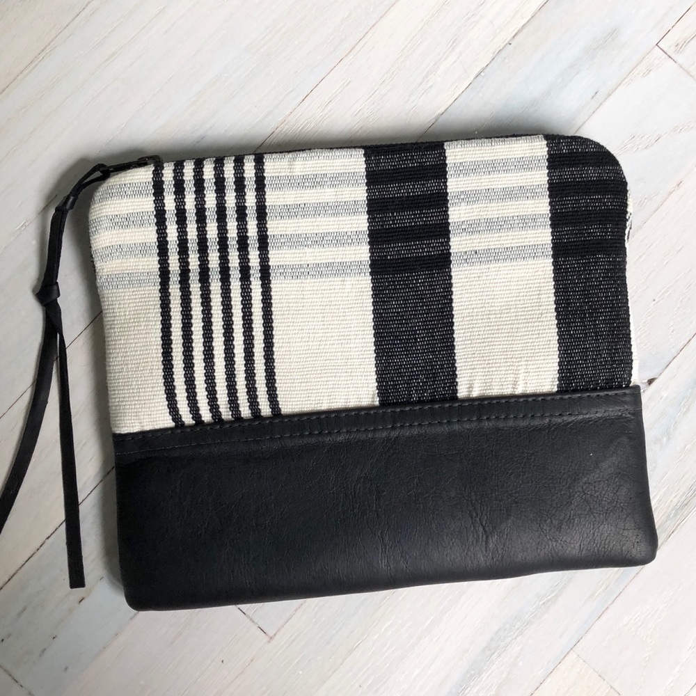 Mercado Global Plaid Blanca Clutch - Black/Natural